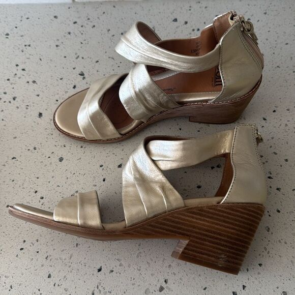 Sofft SAMOA Platino Metallic Leather Ruched Straps Sandals Wedge Heel Size 9.5M - Picture 9 of 13